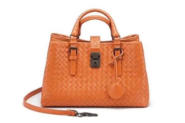 马尔康市回收葆蝶家女包